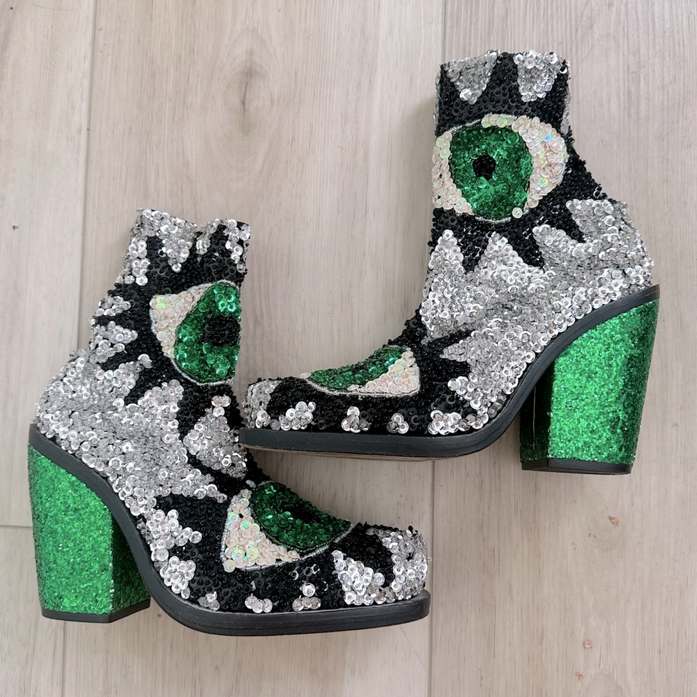 Sequin Eye Design Heeled Boots - Green and Silver
